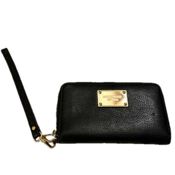 Michael Kors Handbags - MICHAEL KORS Jet Set Travel Black Leather Logo Smartphone Wallet Wristlet Zip